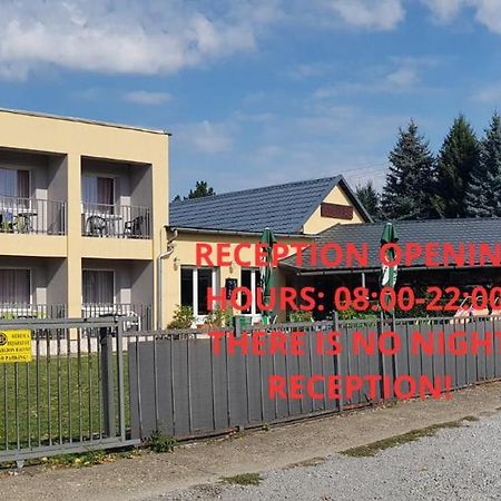 Grill Terasz Etterem Es Szallashely Mezőkövesd Exterior foto