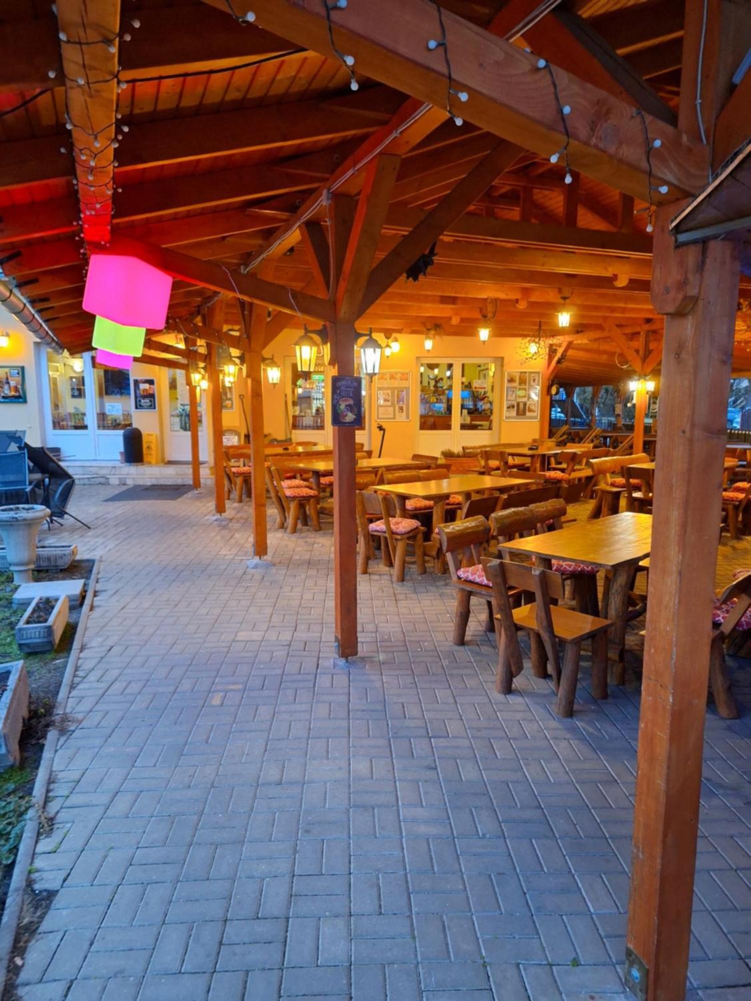 Grill Terasz Etterem Es Szallashely Mezőkövesd Exterior foto
