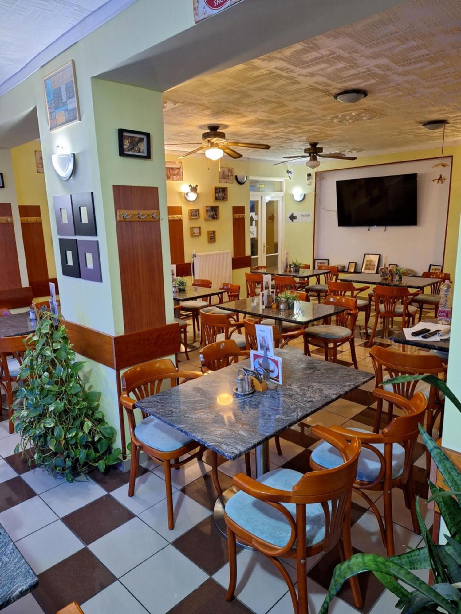 Grill Terasz Etterem Es Szallashely Mezőkövesd Exterior foto