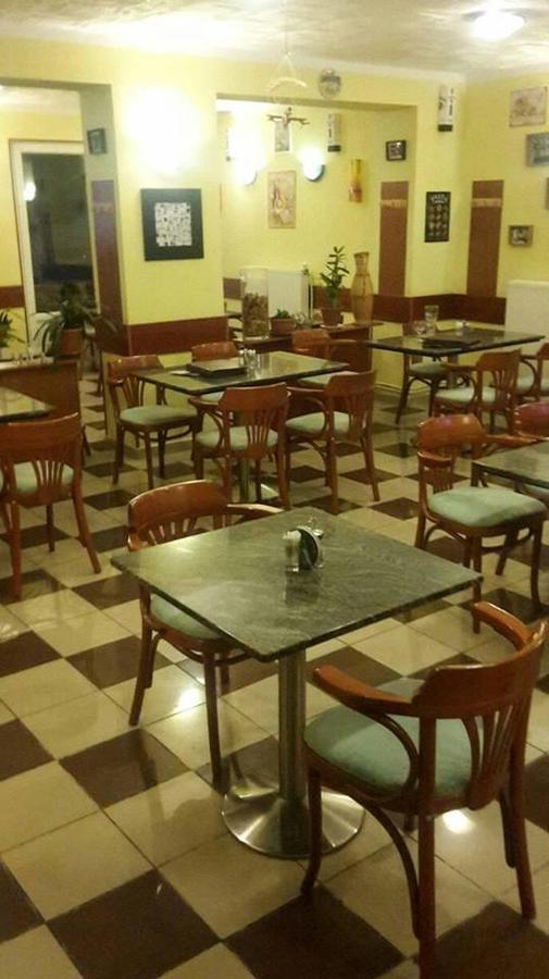 Grill Terasz Etterem Es Szallashely Mezőkövesd Exterior foto