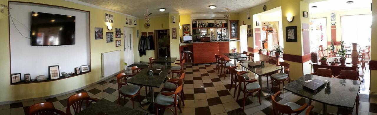 Grill Terasz Etterem Es Szallashely Mezőkövesd Exterior foto